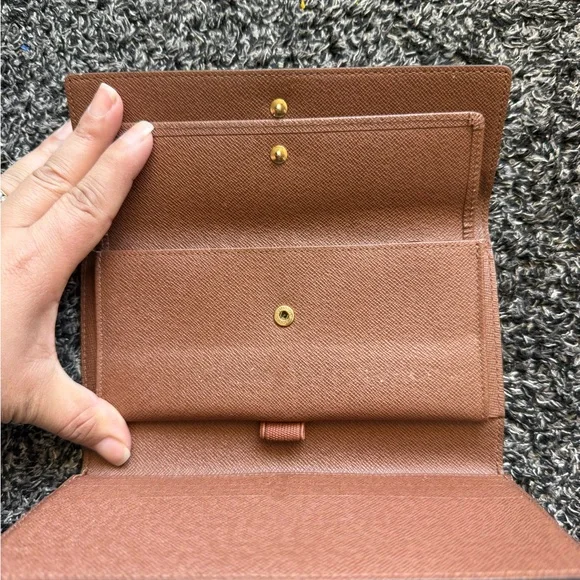 Louis Vuitton Monogram Wallet - Picture 6 of 9